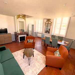 https://villaret-2-ch-en-centre-ville.midi-pyreneeshotels.com